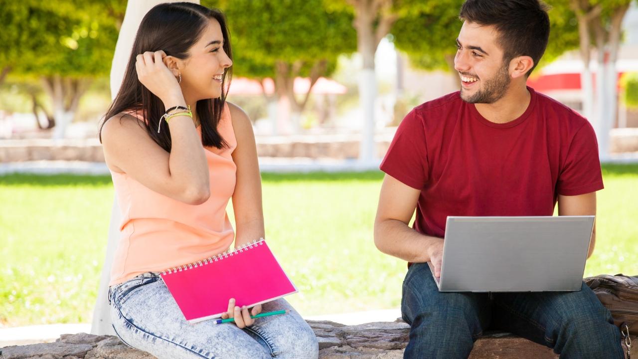 Flirt Shayari to impress a girl