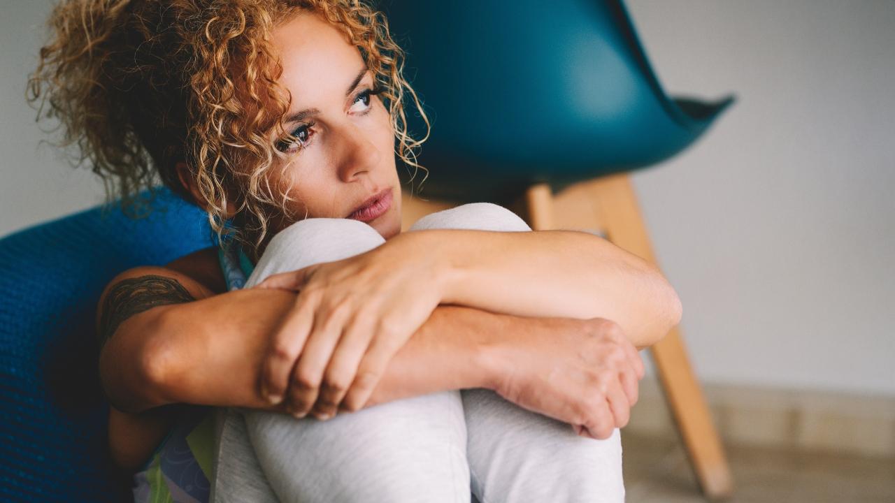 akelapan udasi shayari