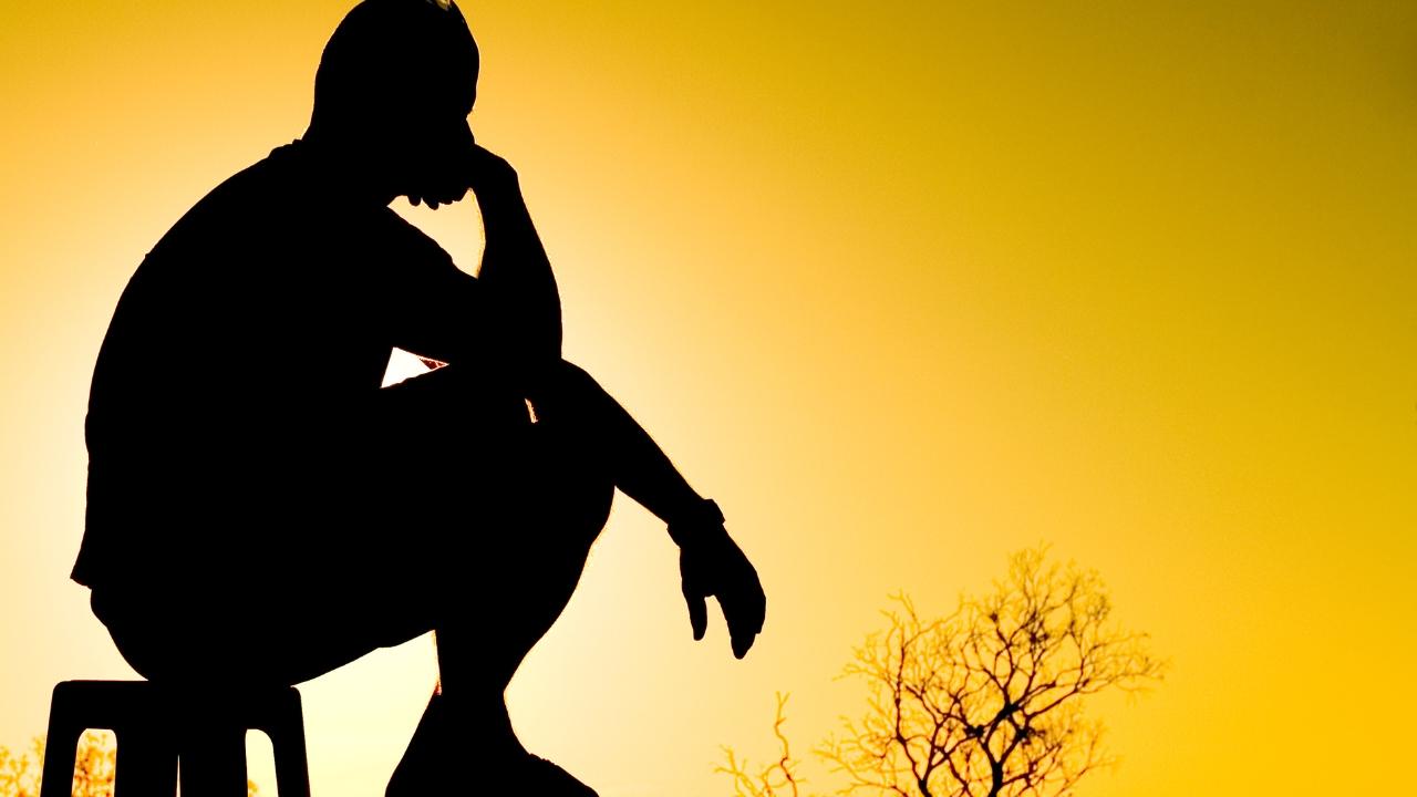 sadness all around shayari